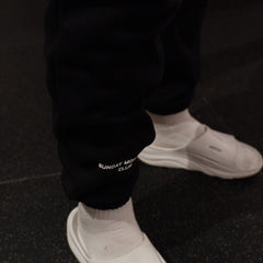 ESSENTIAL BLACK JOGGER